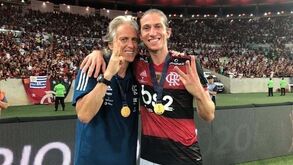 Filipe Luís: «Jorge Jesus dizia-nos que era o melhor treinador do mundo e que inventou o futebol»