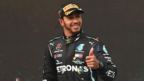 Lewis Hamilton quer ter direito de veto na Mercedes 