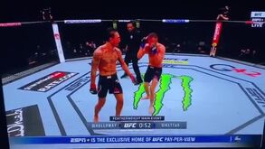 Holloway leva o 'trash talk' a um outro nível: dá 'pancada' no rival e manda bocas para fora