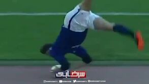 Do meio campo até à área: o incrível lançamento de linha lateral que deixa todos de boca aberta