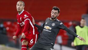 A crónica do Liverpool-Man. United, 0-0: Bruno Fernandes confinado na liderança
