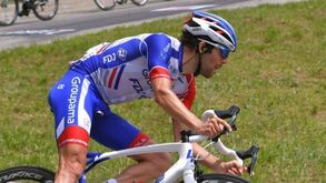 Thibaut Pinot falha Volta a França e aponta ao Giro em 2021
