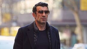 Luís Figo 'atira' ao líder do Podemos: «Só enganas os tontos muito tontos»