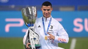 Cristiano Ronaldo marca e dá Supertaça de Itália à Juventus
