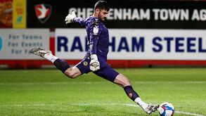 Guarda-redes inglês marca golo a 96,01 metros e estabelece recorde do Guinness 