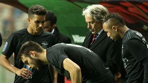 Prova de fogo a problemas antigos: oito ausentes com Covid-19 no Benfica