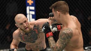 UFC 257: Dustin Poirier surpreende e derrota Conor McGregor