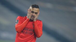 Vlachodimos e Everton infetados com covid-19