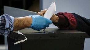 Afluência às urnas até às 12 horas foi de 17,07% dos eleitores inscritos 