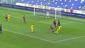 Um momento digno de 'Oliver e Benji' na Serie B italiana