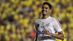 Lucas Verissimo despede-se da Vila Belmiro com derrota diante do Goiás
