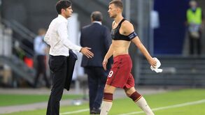 Dzeko treina à parte na Roma: relação com Paulo Fonseca vai de mal a pior