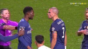 Pepe e Loum: quando começou a discussão e a intervenção de Sérgio Conceição