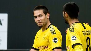 Borussia Dortmund faz contas à crise e coloca Raphael Guerreiro no mercado