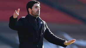 Arsenal reforça-se com Odegaard e pode defrontar o Benfica com este onze de 336 milhões