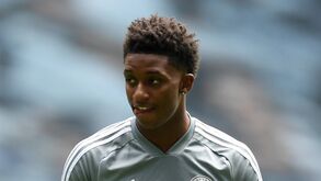 Bayer Leverkusen oficializa contratação de Demarai Gray
