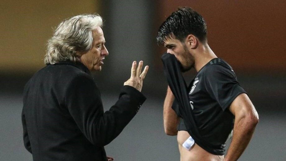 O raspanete de Jorge Jesus a João Ferreira: «Às vezes é a forma como aborda os jogadores»