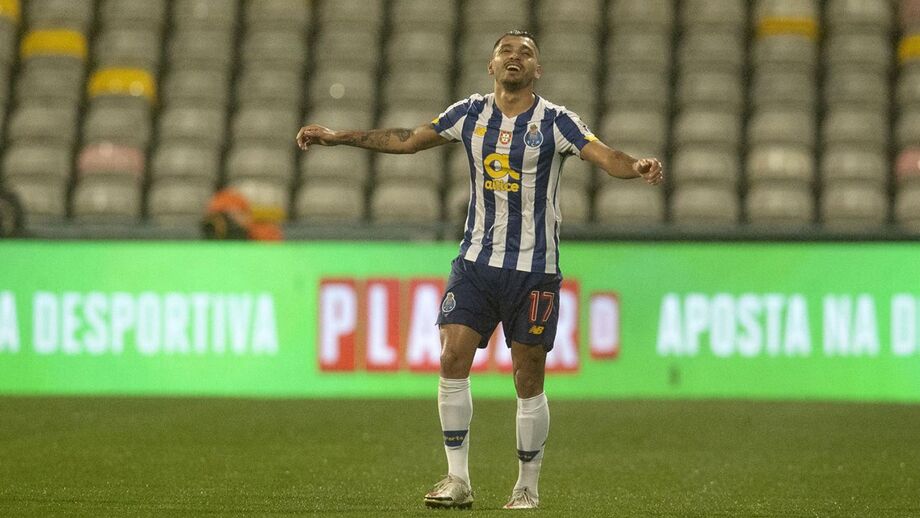 Magia de Corona enfeitiça tudo e todos: os elogios ao mexicano do FC Porto