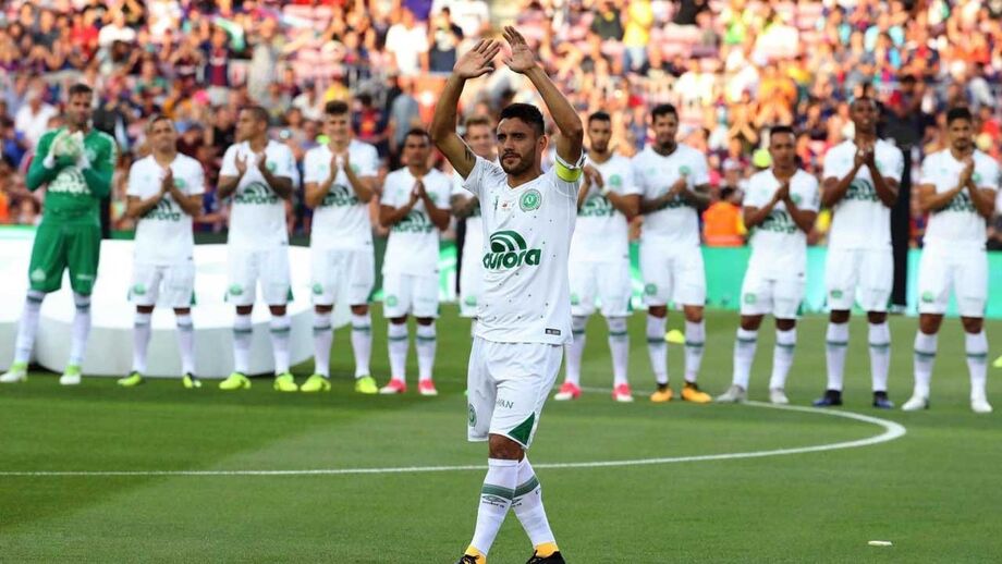 Sobreviveu ao acidente de avião da Chapecoense e agora é campeão pelo clube: uma história de arrepiar