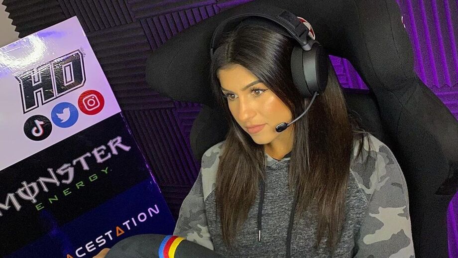 Hailie Deegan obrigada a desculpar-se