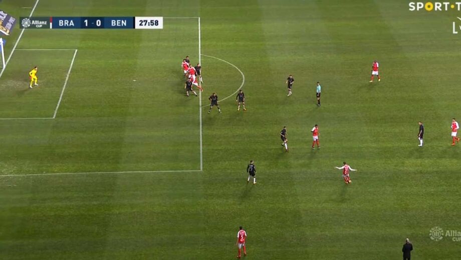 Jovem defesa assumiu estar confiante de que a equipa será capaz de virar a eliminatória com o Inter Milão