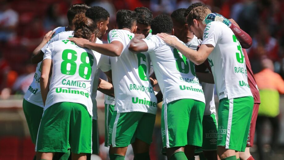 Momento emotivo para o lateral-esquerdo Alan Ruschel 