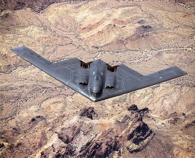 La mitad del B-2 Spirit, el avión militar más peligroso del mundo y que pertenece a Estados Unidos