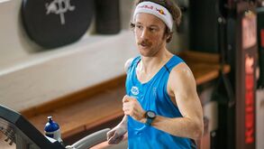 Flo Neuschwander bate recorde do Mundo dos 100 quilómetros... em passadeira