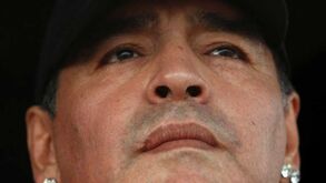 «Colocavam os comprimidos esmagados na cerveja para que Maradona não se f... de noite»