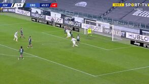 Rematou de longe e ainda foi marcar de cabeça com um salto daqueles: só Cristiano Ronaldo para faturar assim