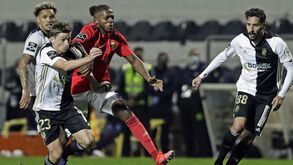 'Pai' do VAR diz que não há penáltis no Farense-Benfica