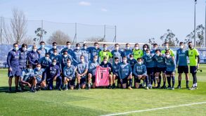 A homenagem do plantel de futebol do FC Porto a Quintana no treino