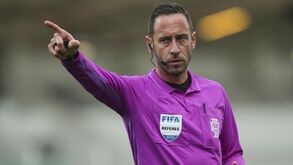 Artur Soares Dias no VAR para o clássico causa desconfiança no universo leonino