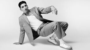 Ativista, empresário e presença regular em galerias de arte: o estilo de Héctor Bellerín