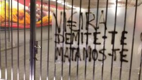 Novas tarjas junto à Luz com ameaças de morte a Vieira