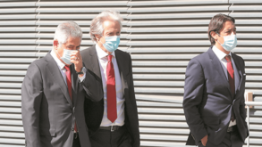 «Vieira foi pressionado internamente para despedir Jesus mas considera que este não é o momento»