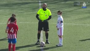 A polémica no dérbi madrileno de benjamins que está a dar que falar em Espanha