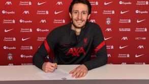 Liverpool foi ao Championship contratar reforço para a defesa