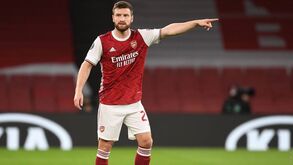 Arsenal confirma Mustafi no Schalke 04