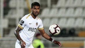Sporting garante contratação de Matheus Reis: lateral vem já para Alvalade
