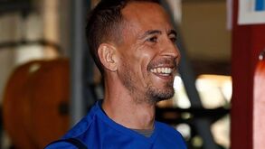 Paulinho e Matheus Reis apresentados hoje, João Pereira ainda à espera
