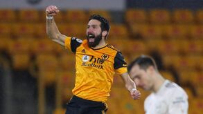 João Moutinho completa reviravolta do Wolves com golaço