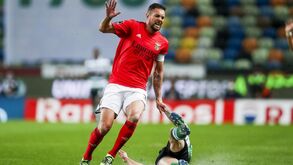 O momento da lesão prematura de Jardel no Sporting-Benfica