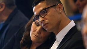 A emocionada mensagem da mãe para Cristiano Ronaldo: «Minha luz, meu bom filho»