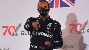 Hamilton cede na negociação com a Mercedes mas braço-de-ferro não chegou ao fim