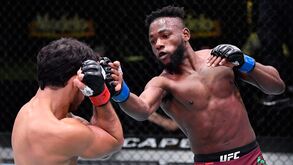 Manel Kapé dá boas indicações mas perde na estreia no UFC