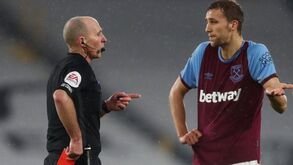Árbitro recebe ameaças de morte e pede para não apitar jogos da Premier League