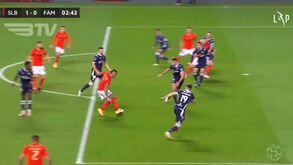 Benfica-Famalicão: Slalom de Everton terminou em golo madrugador de Darwin