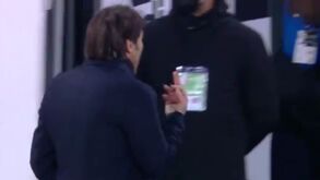 Jogo quente em Itália: Conte mostrou o dedo do meio ao presidente da Juventus