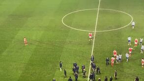 Confusão nos bancos de Sp. Braga e FC Porto e Luís Gonçalves acaba expulso